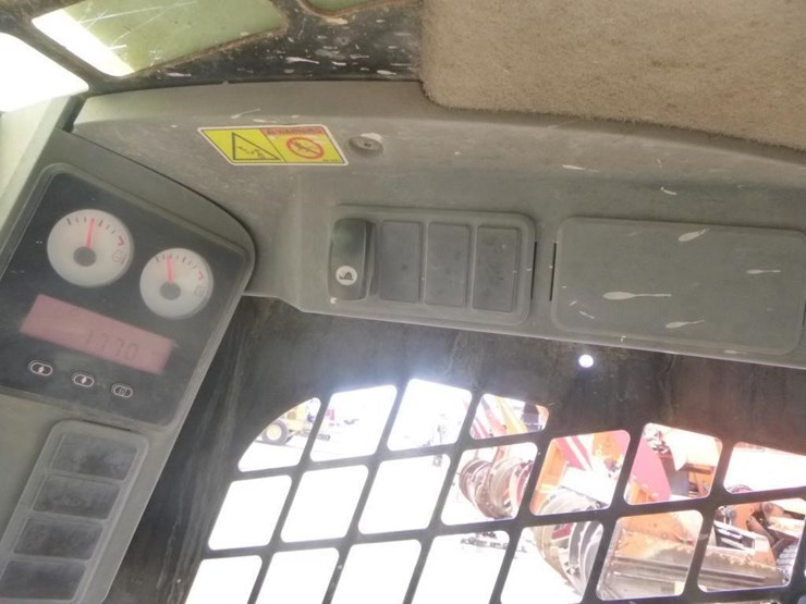 2009-caterpillar-246c-image-22