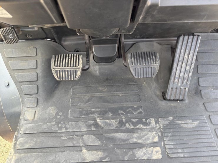 2013-toyota-8fgcu32-image-26