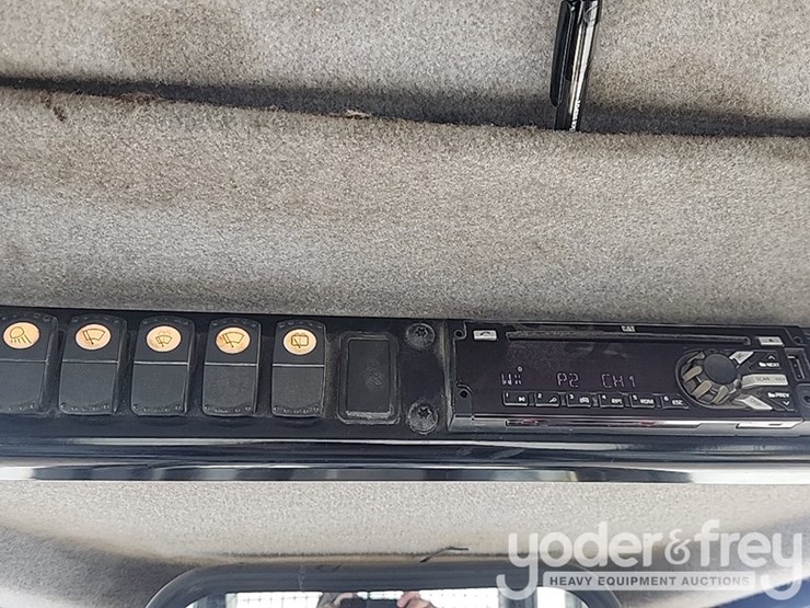 2016-caterpillar-d6n-lgp-image-18