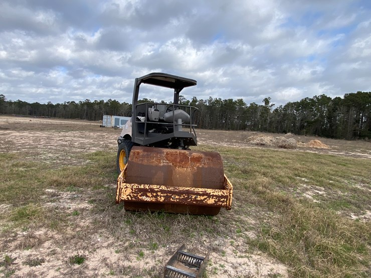 2013-volvo-sd70-image-11