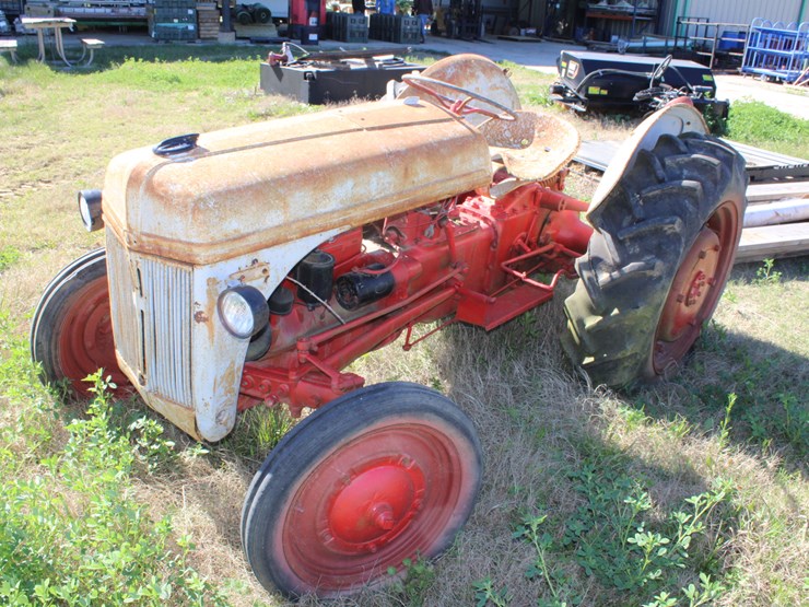 ford-tractor-image-2