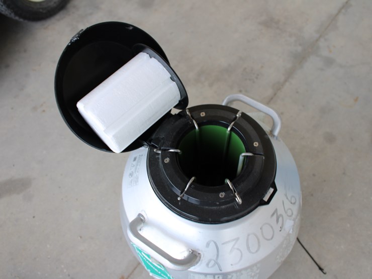 #1036-•-livestock-semen-tank-image-3