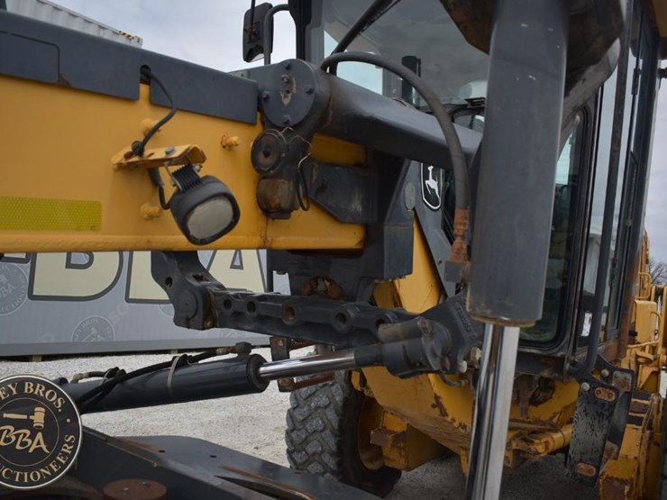 2007-deere-672d-image-26