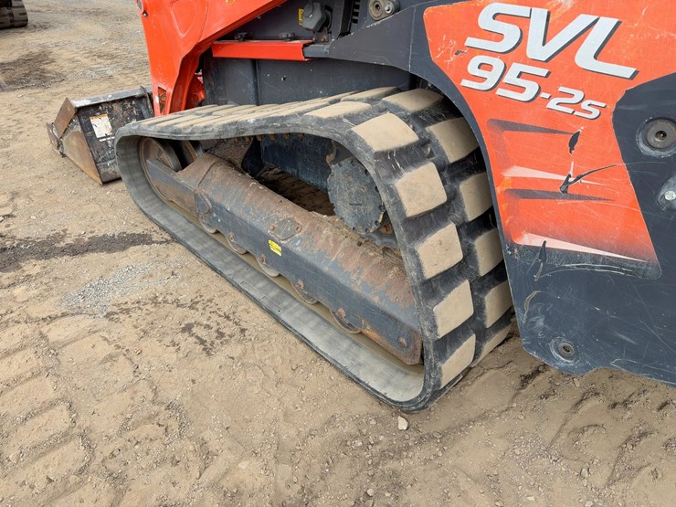 2020-kubota-svl95-2s-image-15