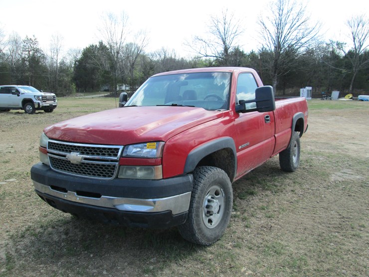2006-chevrolet-2500hd-image-1