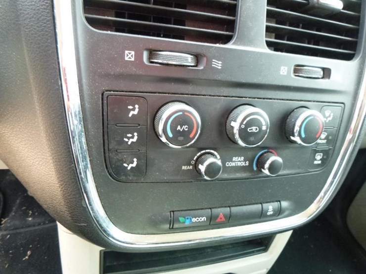 2014-dodge-grand-caravan-image-19