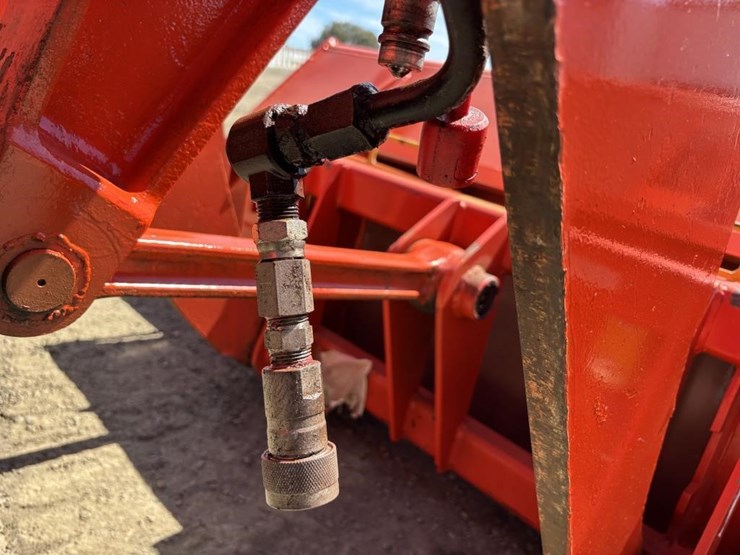 1999-kubota-r520-image-15