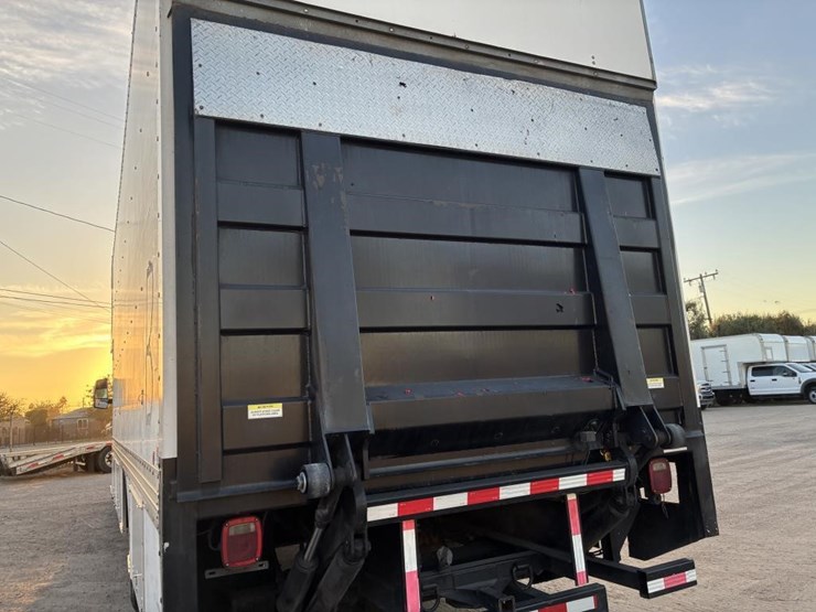 2016-ford-f650-xlt-image-5