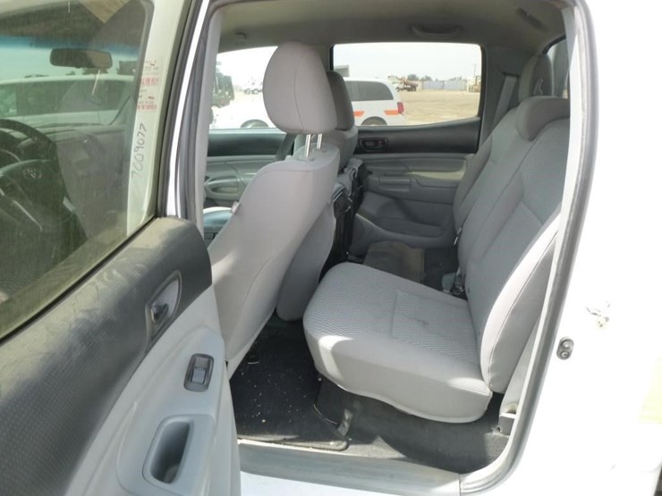 2013-toyota-tacoma-image-8