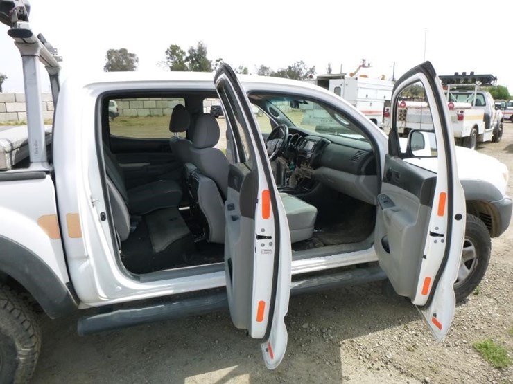 2013-toyota-tacoma-image-22