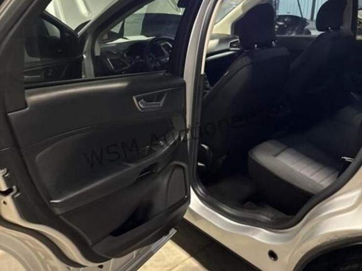 2018-ford-edge-se-image-25