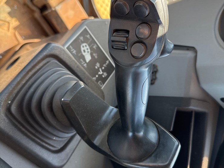 2021-deere-850l-wlt-image-27