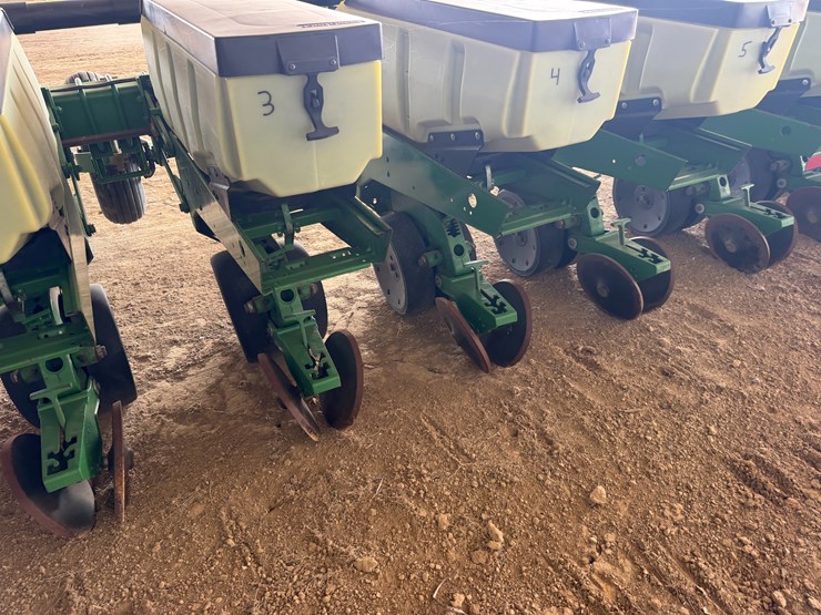 john-deere-7300-image-10