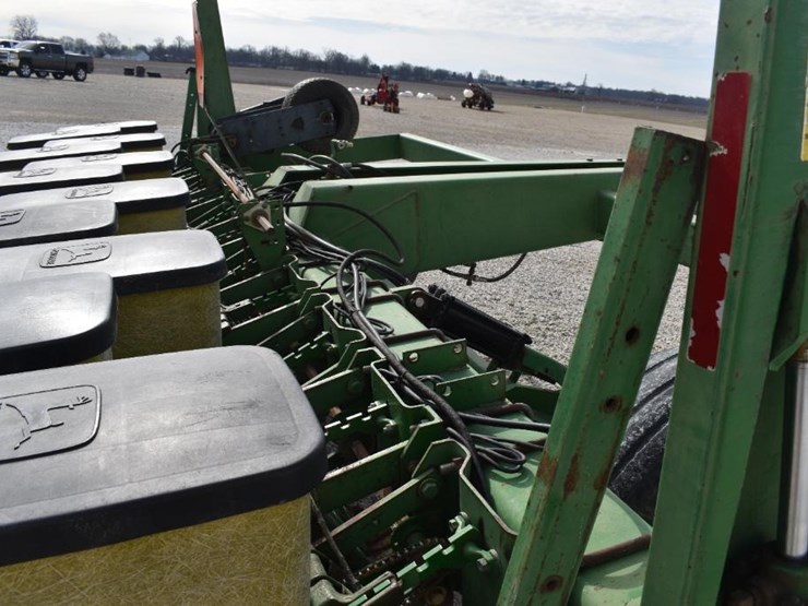 1990-john-deere-7240-image-11