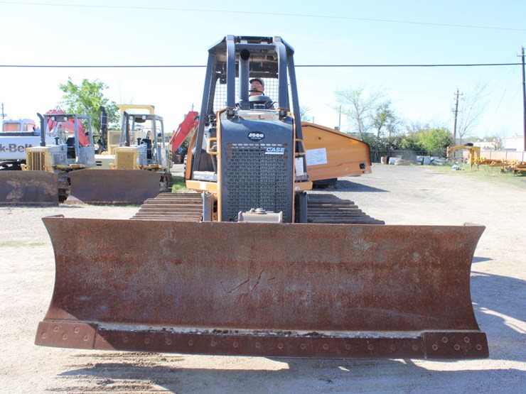 2017-case-580m-image-3