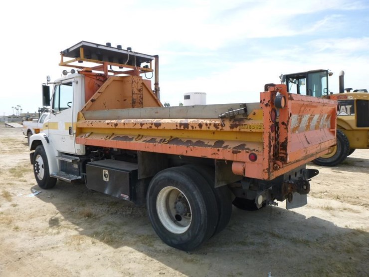 2001-freightliner-fl70-image-5