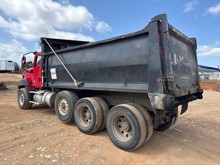 2015-caterpillar-ct660l-image-3