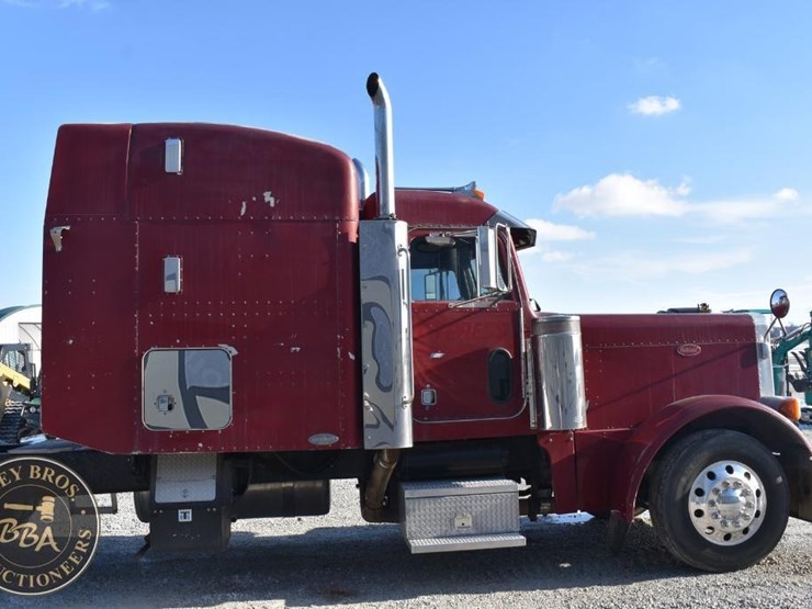 2004-peterbilt-379-image-17