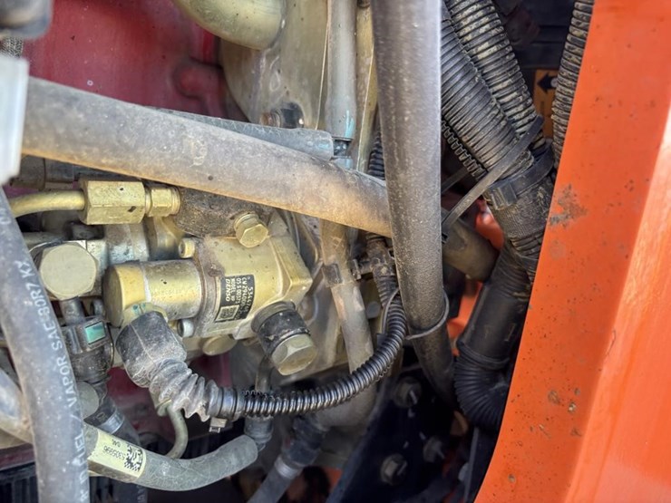 2016-jlg-8042-image-50