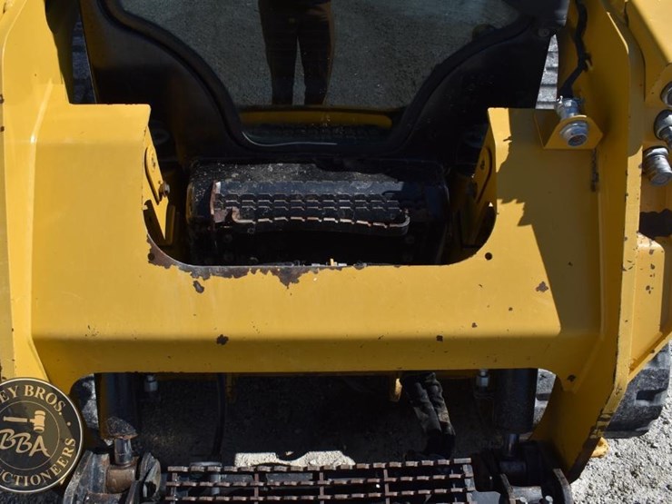 2017-caterpillar-259d-image-31