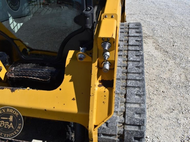 2017-caterpillar-259d-image-30