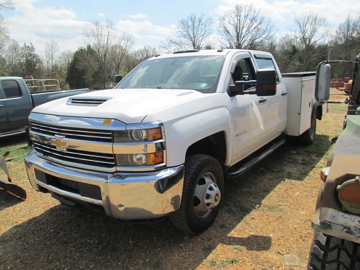 2017-chevrolet-3500hd-image-1
