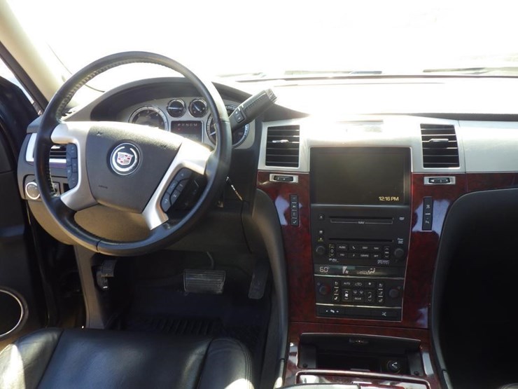 2009-cadillac-escalade-image-9