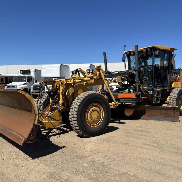 DEERE 772D