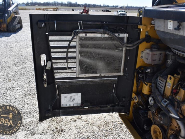 2017-caterpillar-259d-image-38