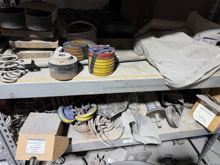 6-shelve-section-of-gd-tee-triplex-pump-&-weir-spm-pump-parts-image-3