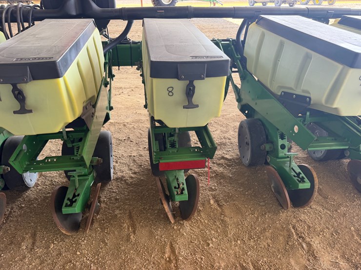 john-deere-7300-image-13