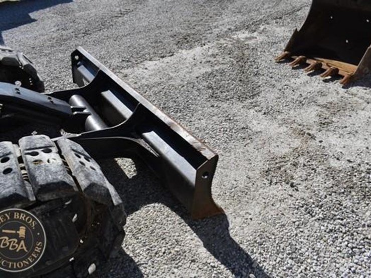 2022-case-cx75csr-image-48