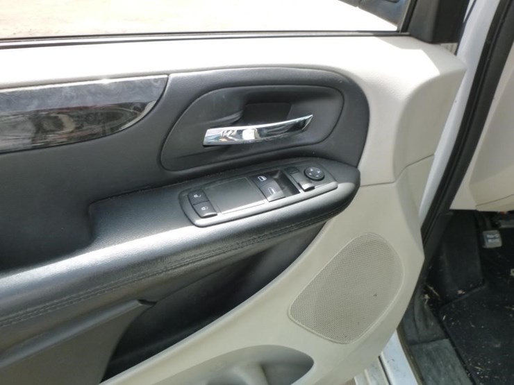 2014-dodge-grand-caravan-image-22