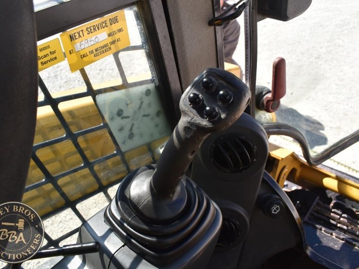 2017-caterpillar-259d-image-53