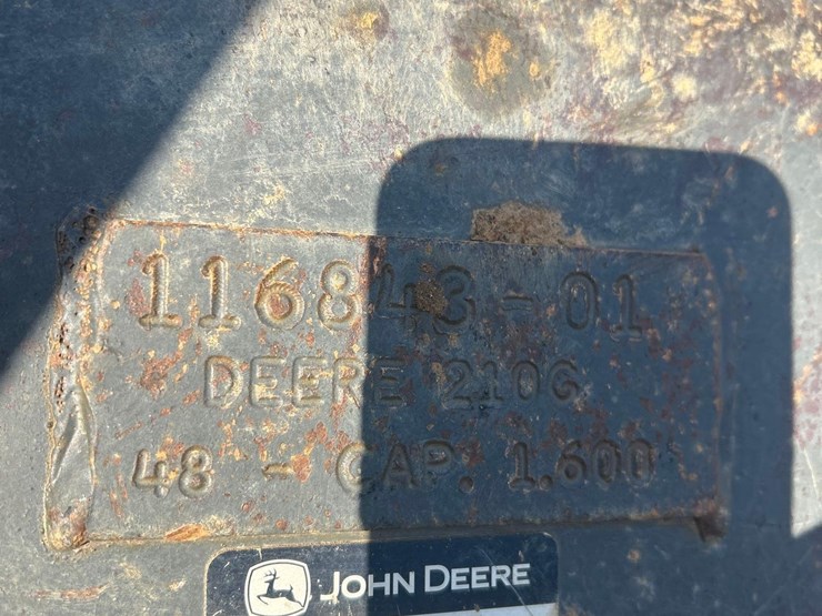 2015-deere-210g-lc-image-11