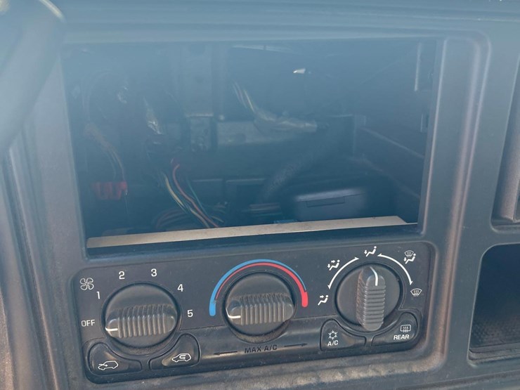 2001-chevrolet-2500hd-image-36