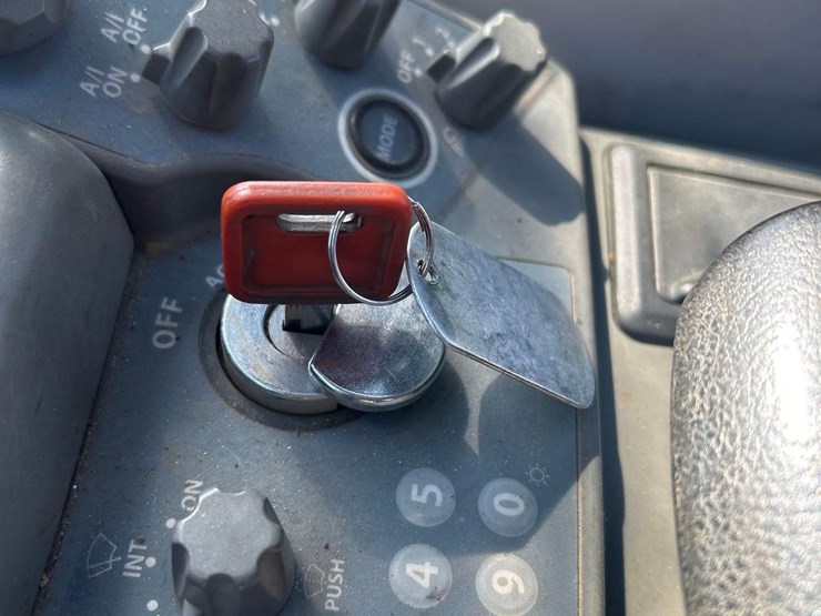 2015-deere-210g-lc-image-46