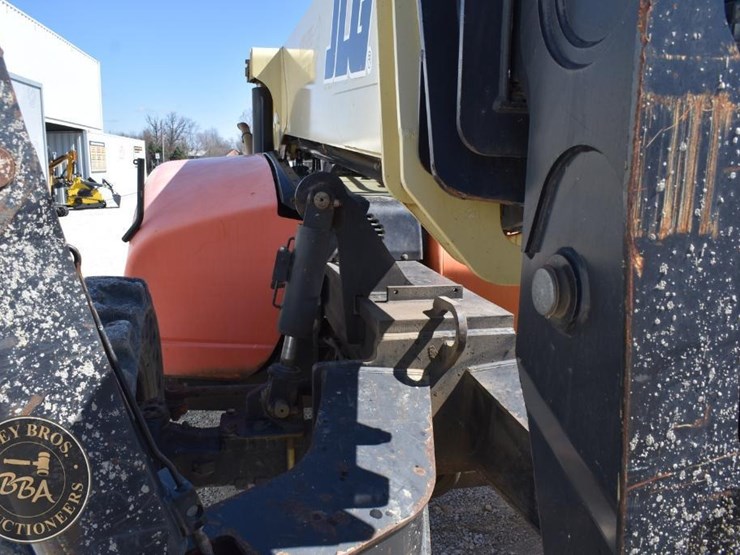 2015-jlg-g10-55a-image-51