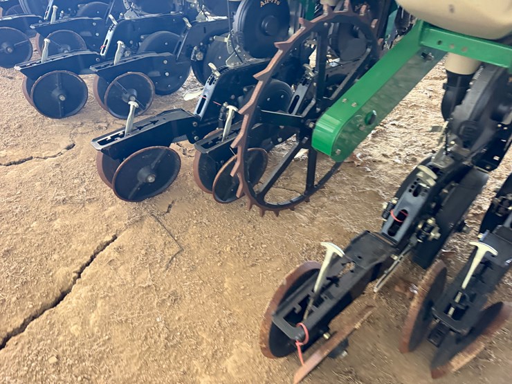 great-plains-yp825a-image-15