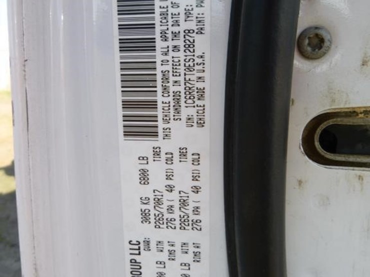 2014-dodge-1500-image-31