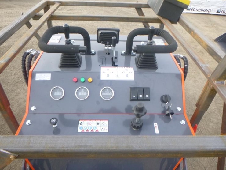 tpm-t460-skid-steer-track-loader-image-13