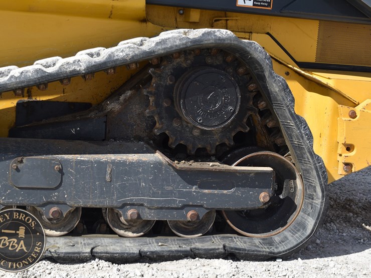 2020-deere-333g-image-38