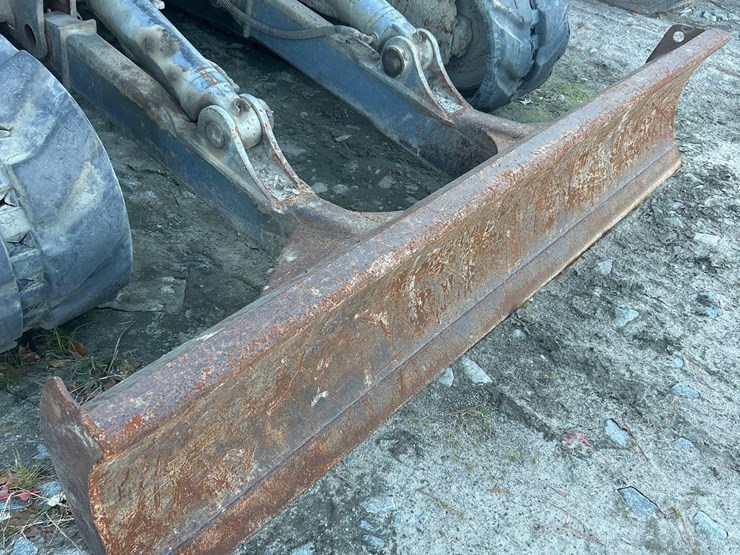 2015-takeuchi-tb1140-image-11