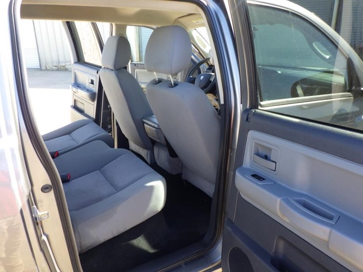 2011-dodge-dakota-image-8