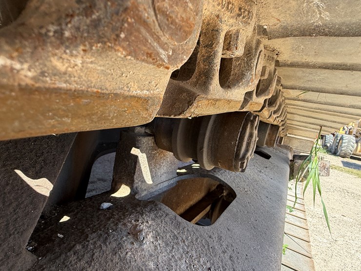 2006-jcb-js220-lc-image-12