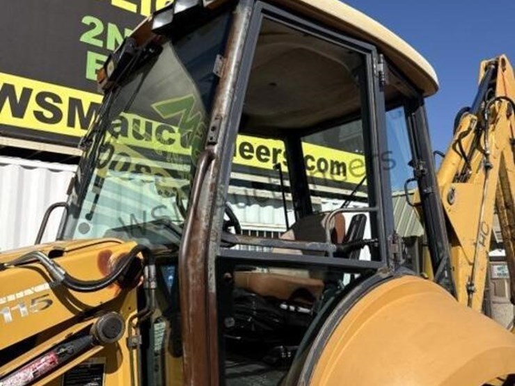 new-holland-lb115-image-40