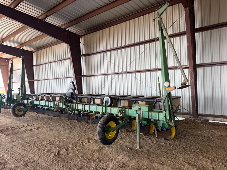 john-deere-7300-image-1