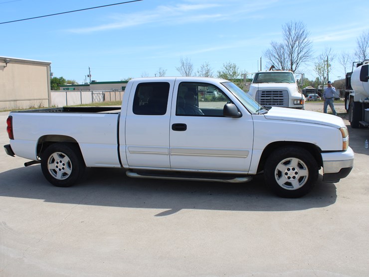 #2102-•-2007-chevy-extended-cab-image-2