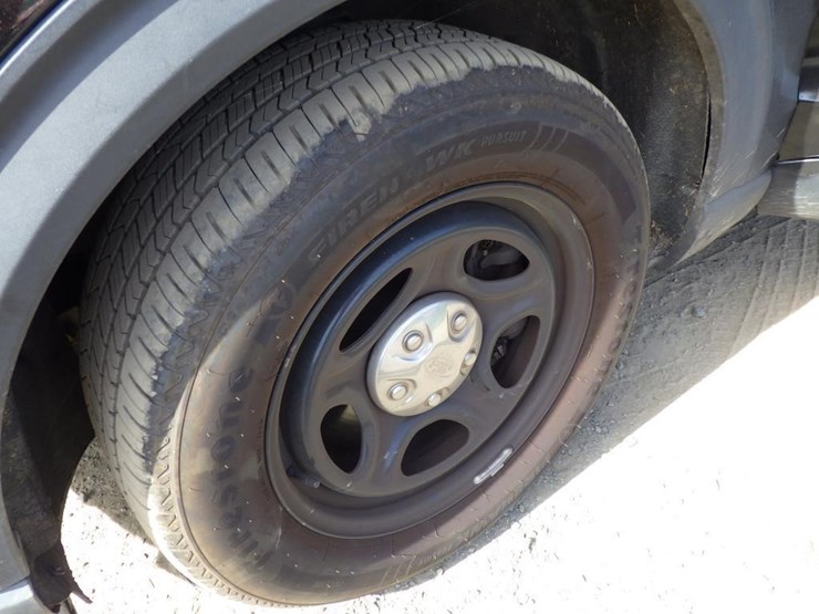 2020-ford-explorer-image-13