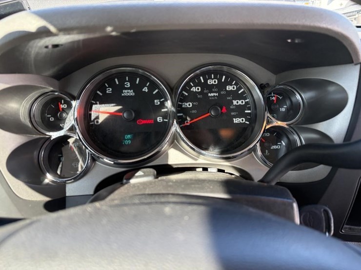 2013-chevrolet-2500-image-10